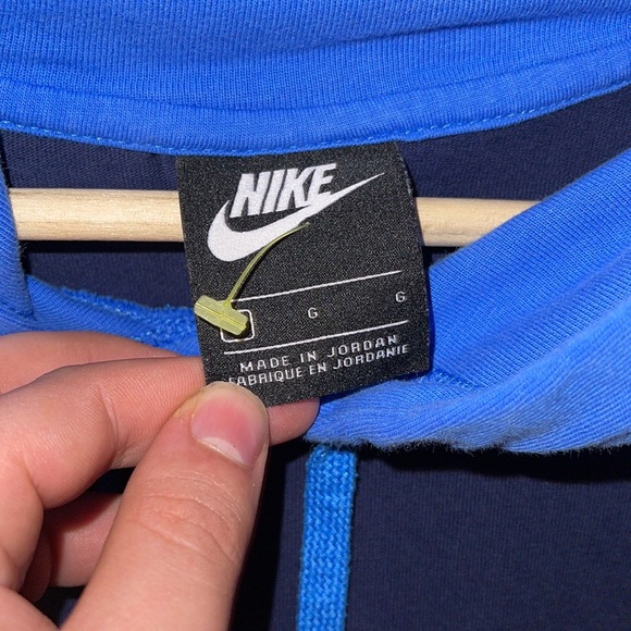 Nike Light Weight Hoodie - Picture 3 of 3